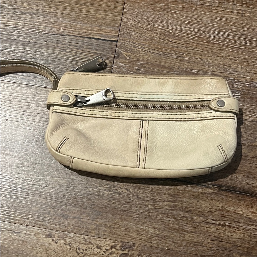 Fossil fifty four Amanda Pouch Elegant Cream Leather Wristlet
